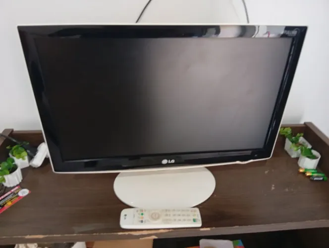Tv LG 26 polegadas conservada necessita de conversor