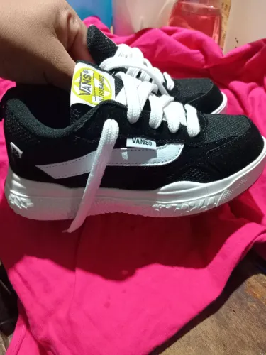 Vendo sapato novo usado 1 vez somente se perdeu no pé do filho