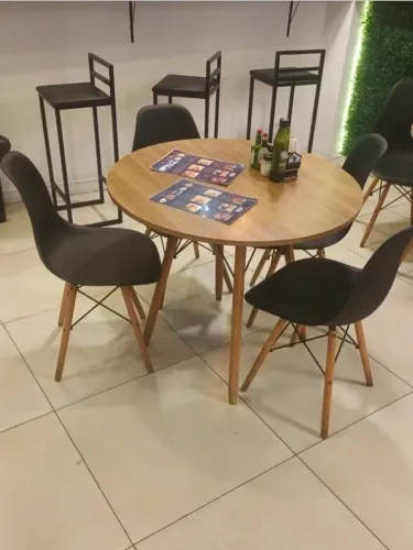 Vendo mesa 4 cadeiras entrego em balneário Camboriú e região