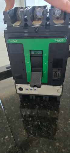 disjuntor em caixa moldada Schneider Electric Compact NSX 630N, tripolar