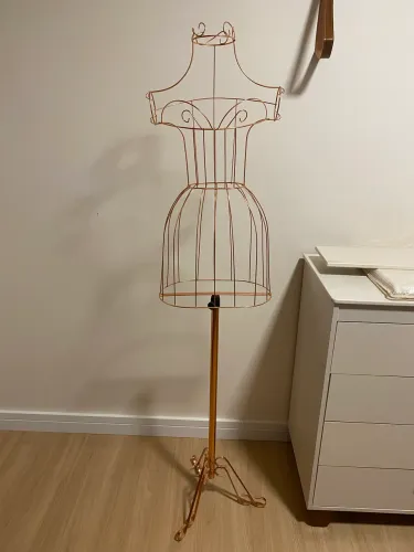 Manequim aramado Rose Gold