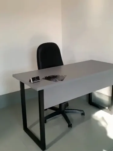 Mesa Reta para Escritório 1,50m em MDF - (5 meses de uso)
