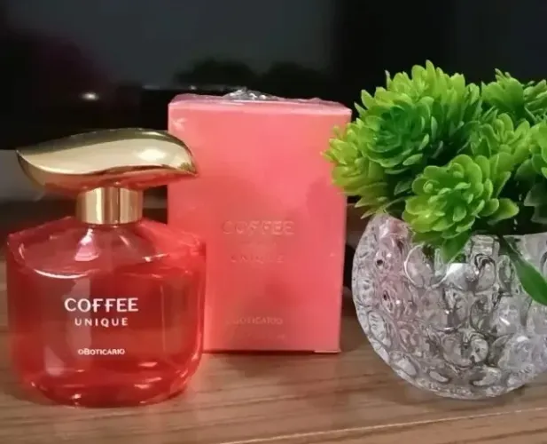Desapego de perfumes todos novos, comprei mas o cheiro não me agradou, qqr perfume 100,00 