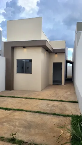 Casas com 2 e 3 quartos com quintal amplo no Bairro Vila Real (ao lado do Independência)