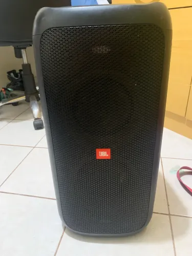 Vendo JBL partybox100 perfeito estado funcionando perfeitamente!
