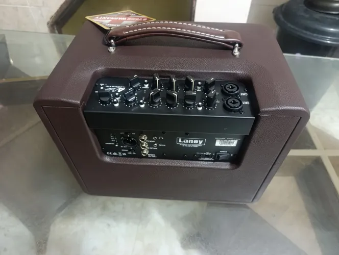 Amplificador Laney 60w para violão NOVO