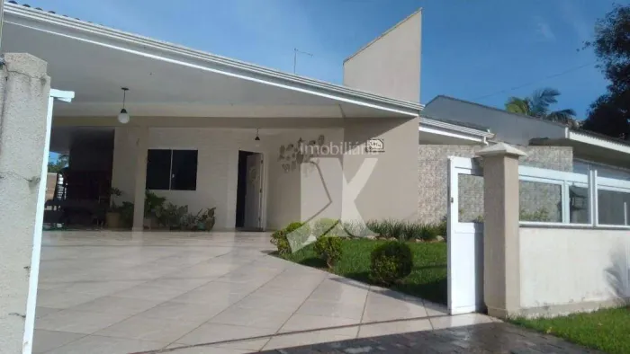 Casa com ar e piscina + 3 dorm.( sendo que 1 é suíte) para alugar, 180 m² por R$ 2.000/dia