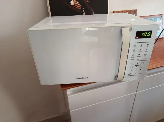 Micro-ondas Britânia 20L - para conserto