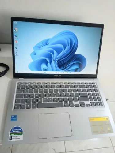Notebook Asus vivobook i3 11?