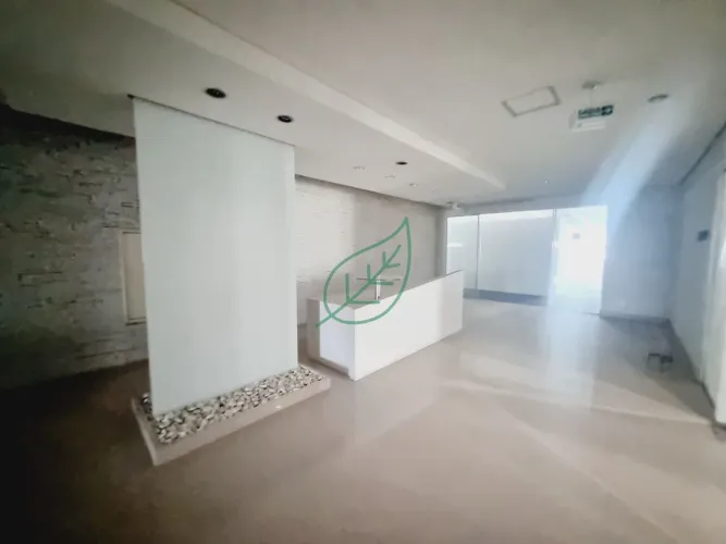 Conjunto comercial com 2.844m2, 15 salas, 28 vagas para locação ou venda no Jardim São Luí