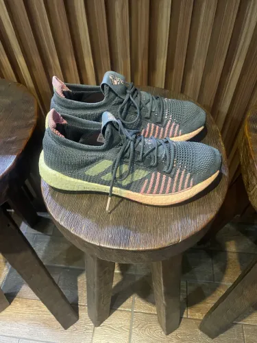 Adidas pulseboost cinza e rosa