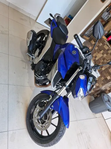 Motocicleta Fazer 250 yamaha