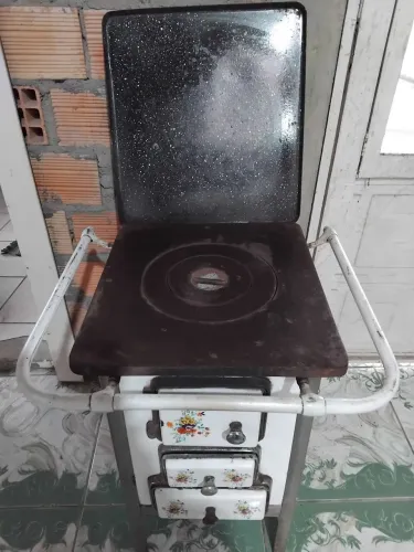 Fogão a lenha pequeno