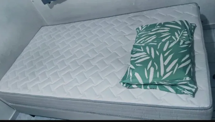 Cama casal semi novo com 8 meses de uso