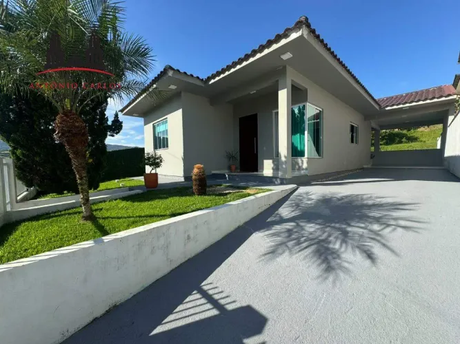 CASA À VENDA NO CENTRO DE ANTÔNIO CARLOS - SC