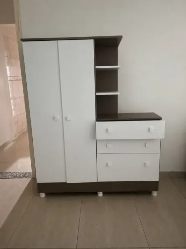 Cômoda e berço infantil