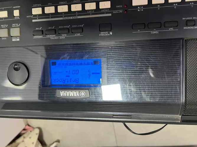 Teclado Yamaha PSR-E433 + Base/Suporte - Usado