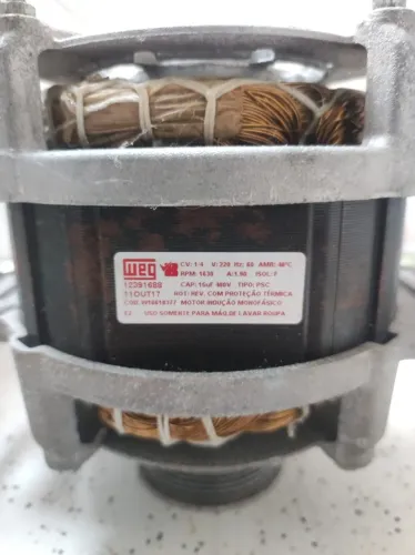 Motor de Maquina de Lavar com Proteção Térmica WEG CV1/4 220v 60Hz 1630RPM 1.90A CAP15uf