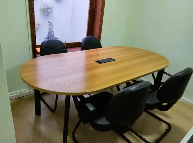 Mesa de Reunião / Escritório 2,00 x 1,00 m em Madeira com Passa-Cabos