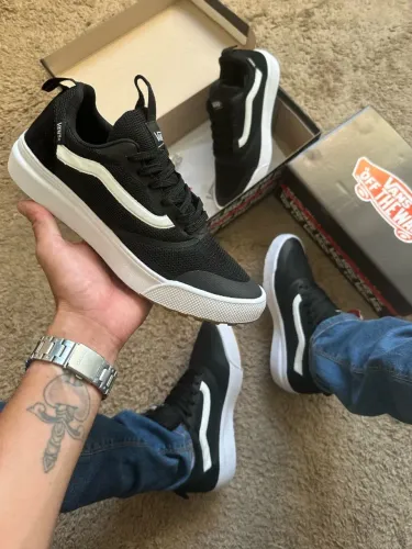 Tênis Vans Ultrarange Unissex Premium Cor: Preta/Solado Branco - Disponível 34 AO 43
