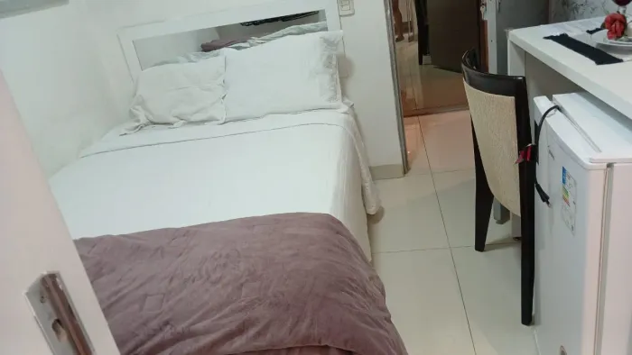 Hóspede quarto mobiliado com piscina social centro 