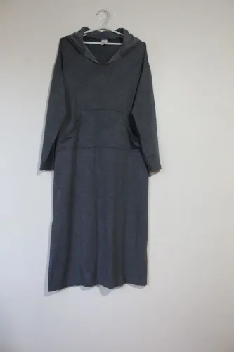 Vestido longo capuz