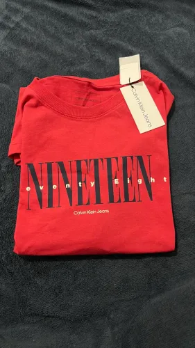camiseta CALVIN KLEIN nunca usada