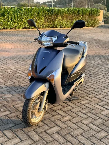 Honda Lead muito nova, pouco rodada e bem cuidada. Para pessoas exigentes.