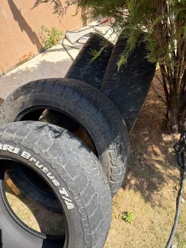 Pneus XBRIbrutus 265/65 R20 AT $200 cada