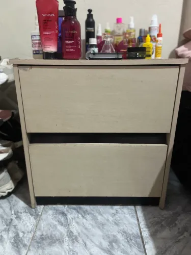 Vendo - cômoda e criado mudo