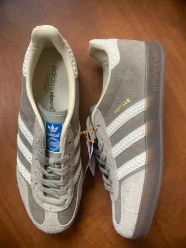 Adidas Gazelle novo e original (41.5 br)