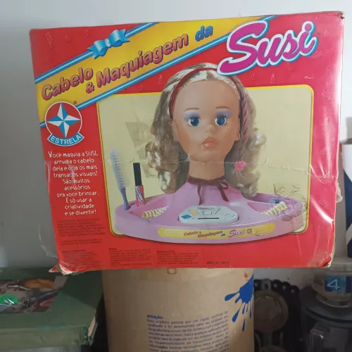 Boneca antiga lacrada