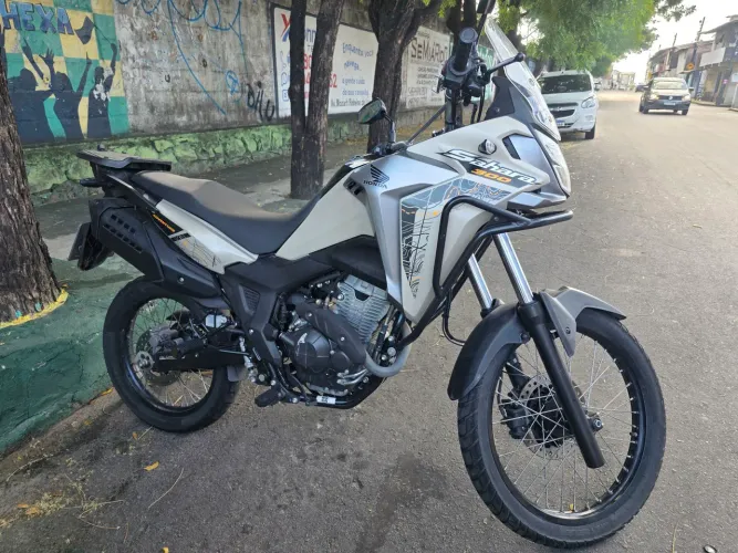 Moto muita nova , ja financiada pelo banco , restando 25 parcelas de 909,00 .