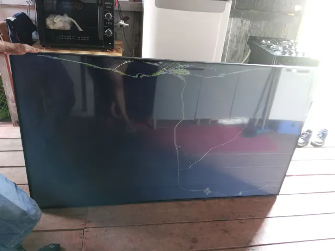 Vendo tv 70 polegadas display queimado