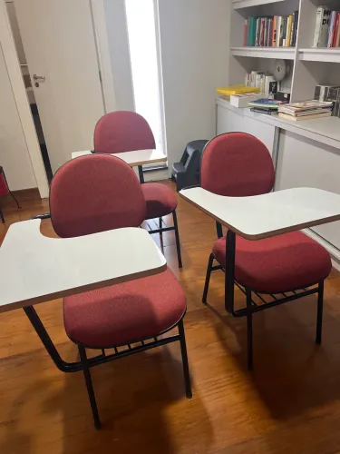 Cadeiras Carteiras escolares universitárias com prancheta
