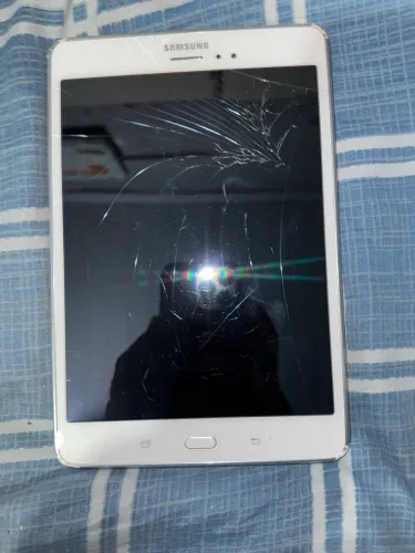 Tablet Samsung Galaxy Tab A 8.0 Com S Pen (SM-P355M) - Tela Trincada