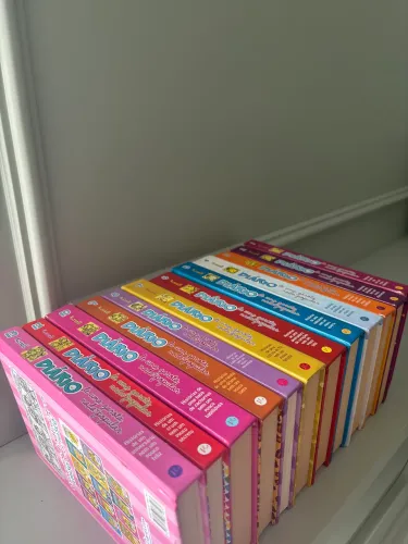 Livro diario de uma garota nada popular faltando o 11 ate o 13 coleção