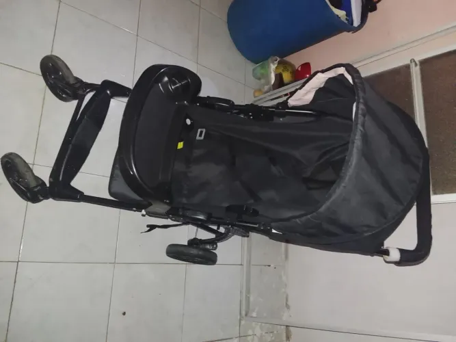 Carinho de bebê pra vender marcar de uso já