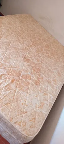 Vendo cama de casal R$ 400,00