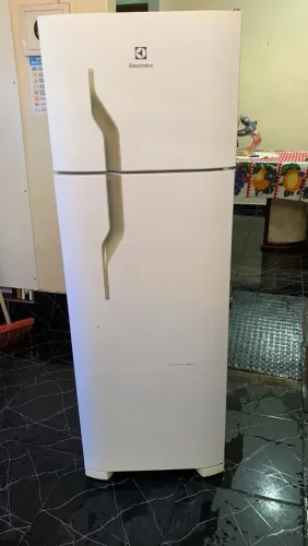 Geladeira electrolux em perfeito estado unico dono gelando tudo