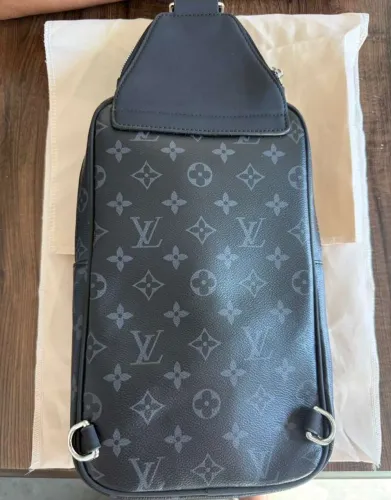 Bolsa nova Louis Vuitton