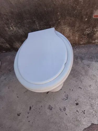 Vaso sanitário comum branco