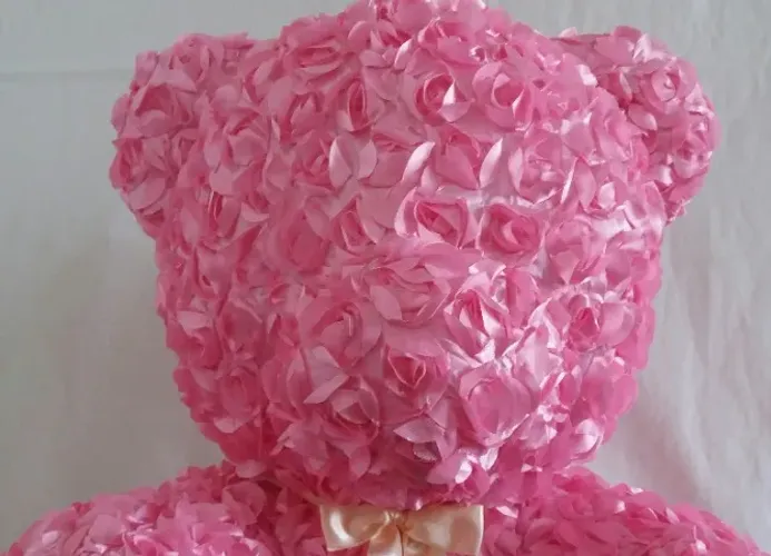 Pelúcia Urso Rosa em Fuxico Forma De Rosas 60 cm