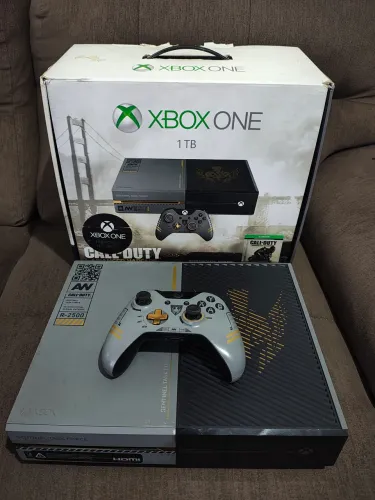 Xbox One Edição Especial + jogos <br><br>Of Duty Advanced + 11 jogos