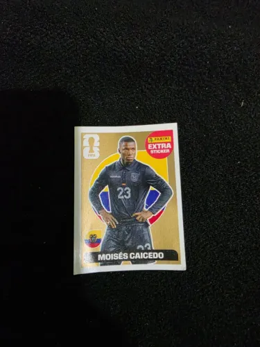 Figurinha extra sticker Moisés caicedo ouro original 