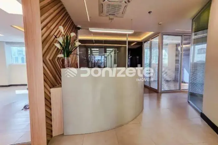 Sala Comercial para Alugar em Vila Bastos, Santo André | 187m² | 4 Banheiros e 4 Vagas