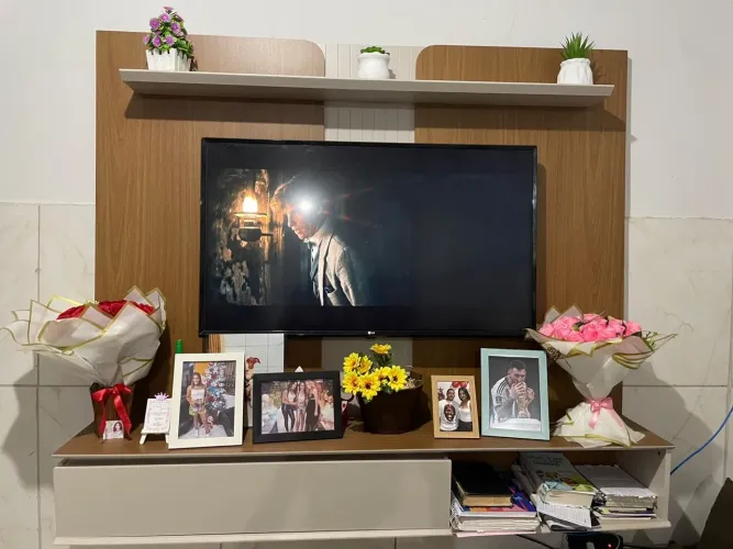 Em venta painel com Tv de 45 polegadas (painel da para tv de 65)
