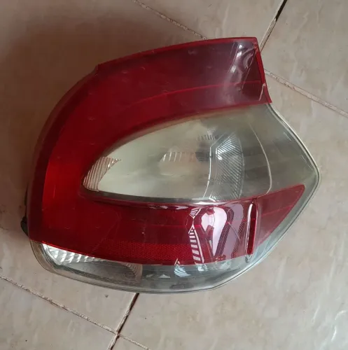 Lanterna traseira direita Fiat mobi