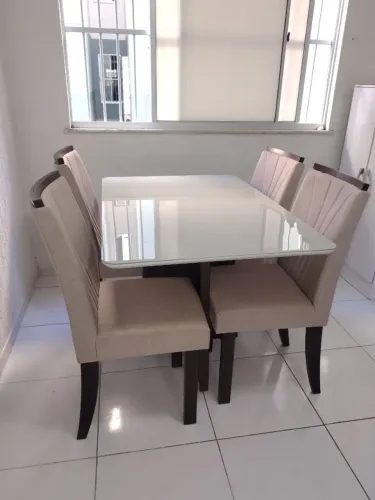 Mesa + 4 cadeiras