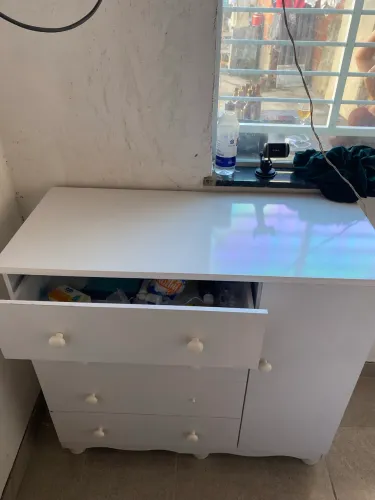 Vende-se Está Cômoda Semi nova!